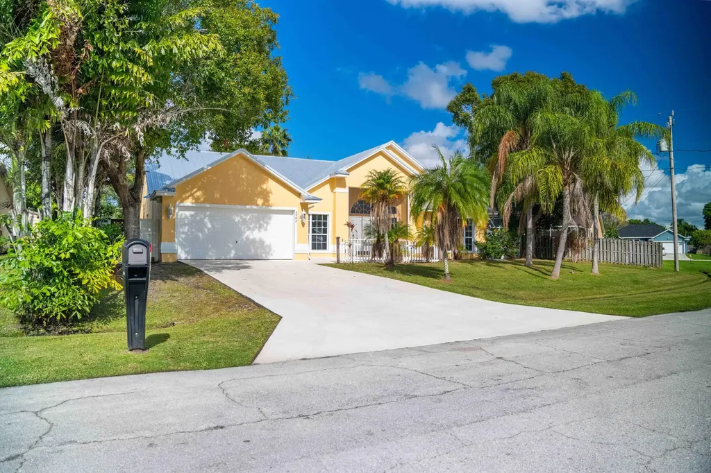 3502 SE Hyde Circle Port St Lucie FL 34984