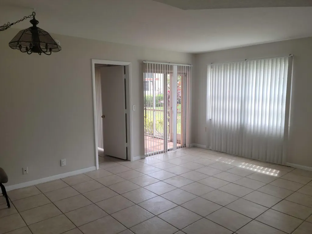 1536 SE Royal Green Circle Port St Lucie FL 34952