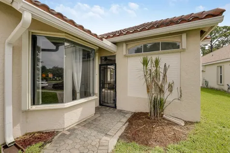 573 SW Saint Kitts Cove Port St Lucie FL 34986