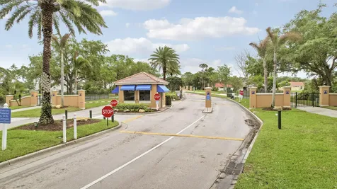 573 SW Saint Kitts Cove Port St Lucie FL 34986