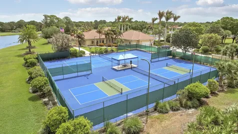 573 SW Saint Kitts Cove Port St Lucie FL 34986