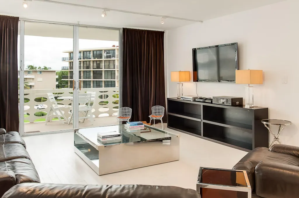 100 Sunrise Avenue Palm Beach FL 33480