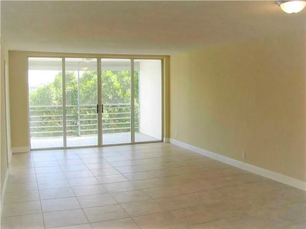 2940 N Course Drive Pompano Beach FL 33069