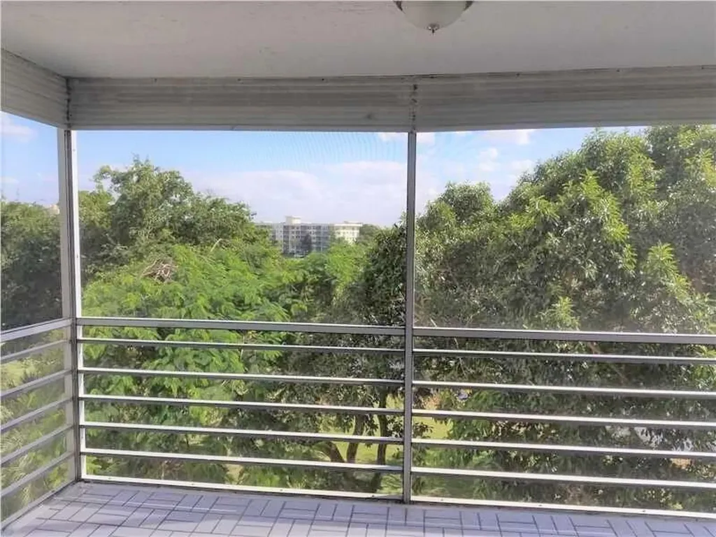 2940 N Course Drive Pompano Beach FL 33069