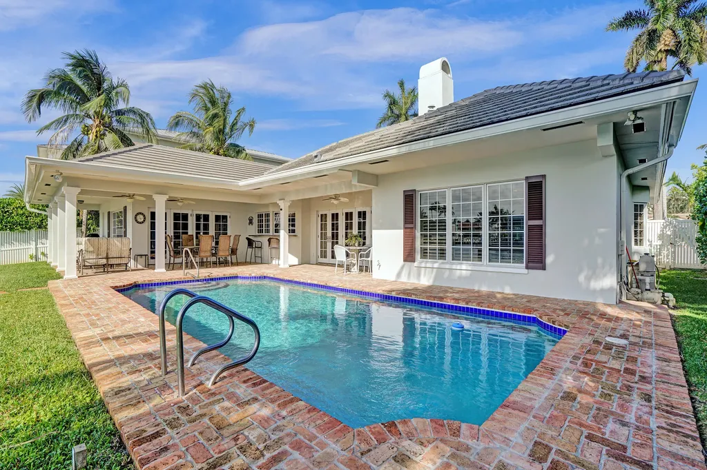 7 Saranac Road Sea Ranch Lakes FL 33308
