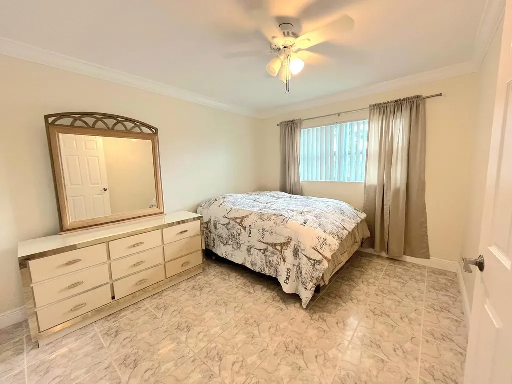 2825 E Crosley Drive Drive E West Palm Beach FL 33415