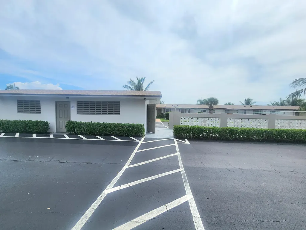 2825 E Crosley Drive Drive E West Palm Beach FL 33415