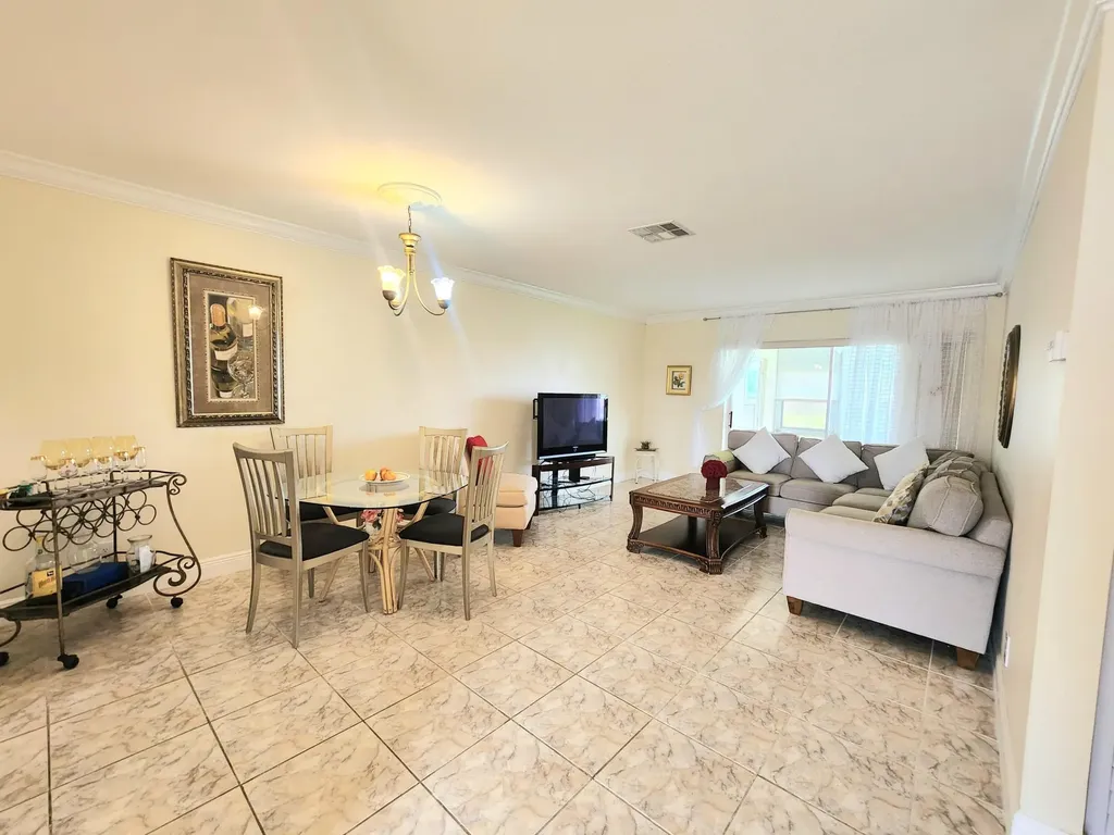 2825 E Crosley Drive Drive E West Palm Beach FL 33415