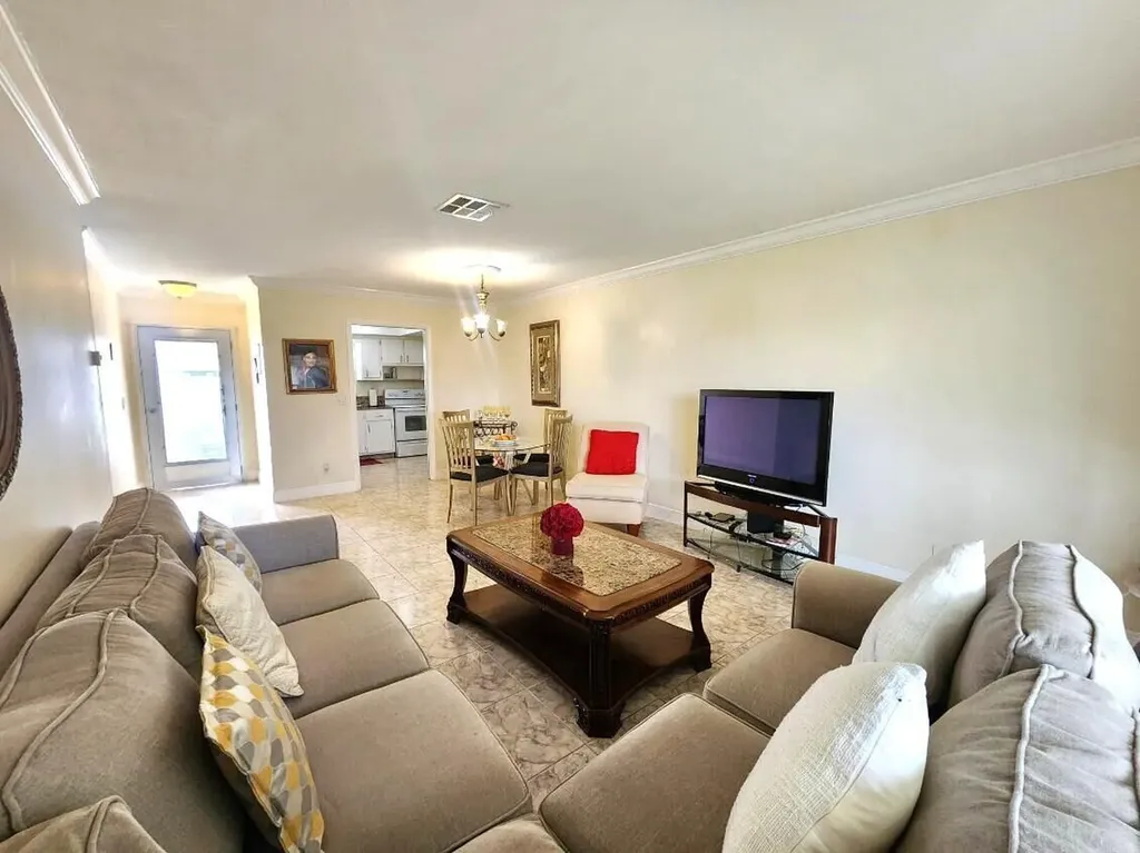 2825 E Crosley Drive Drive E West Palm Beach FL 33415