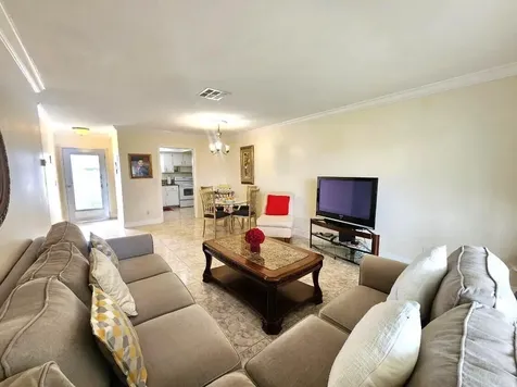 2825 E Crosley Drive Drive E West Palm Beach FL 33415