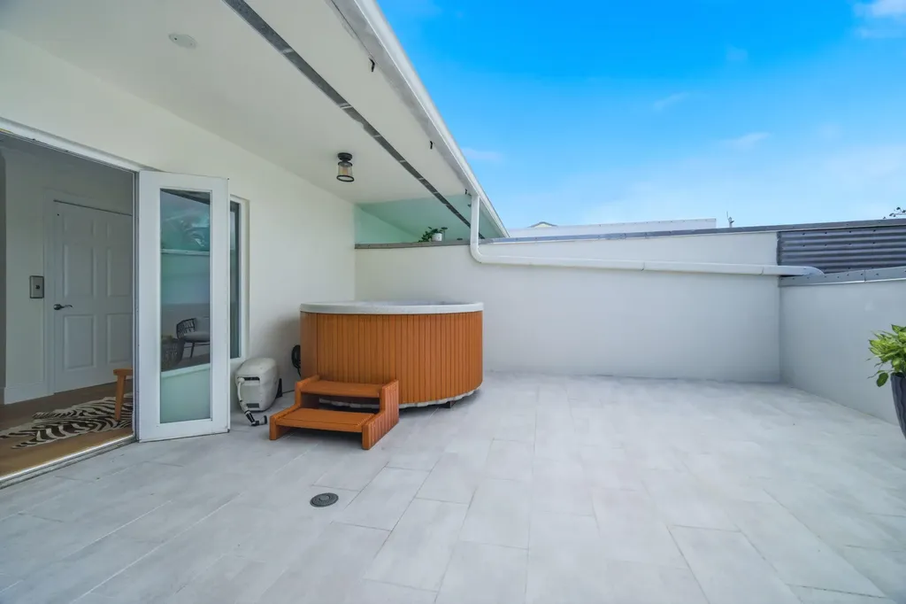 1705 NE 5th Street Fort Lauderdale FL 33301