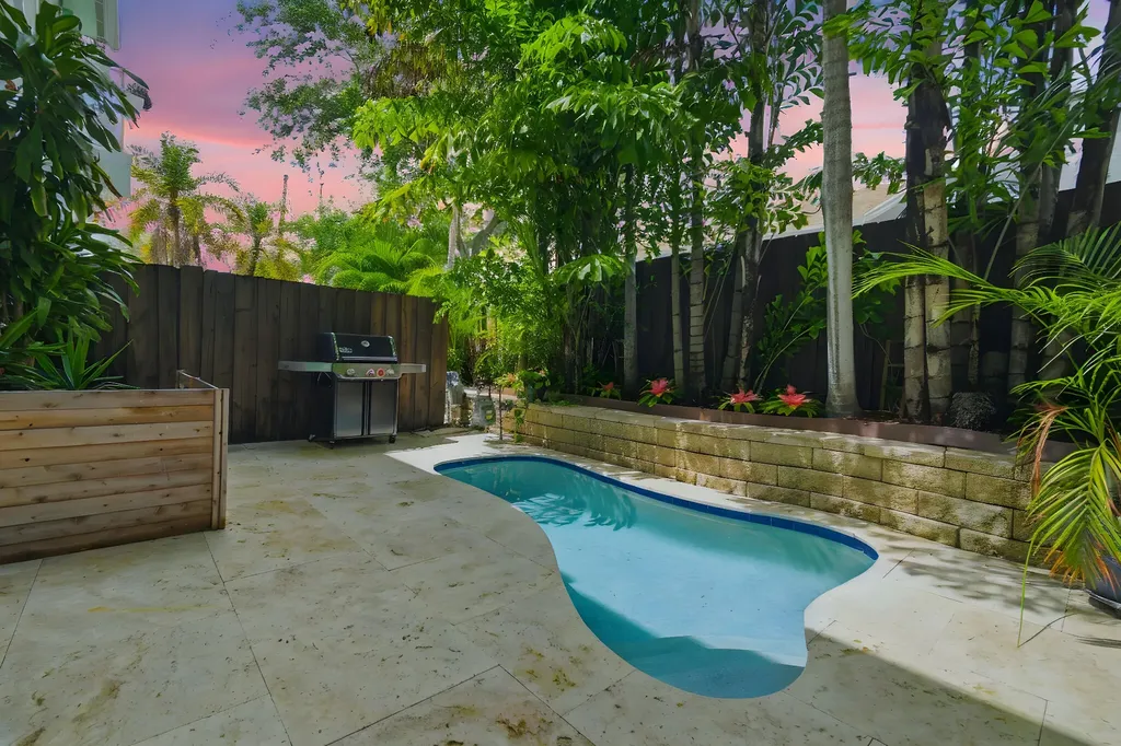 1705 NE 5th Street Fort Lauderdale FL 33301