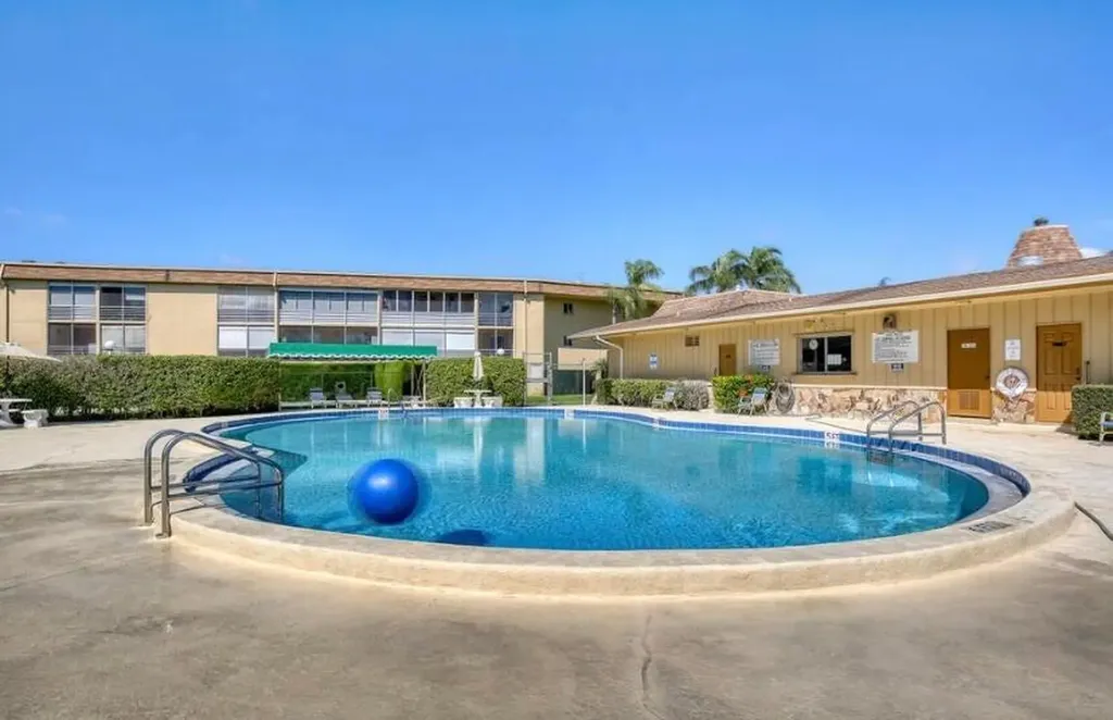 600 Village Green Court Palm Springs FL 33461