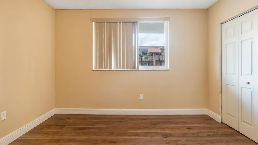 5935 Del Lago Circle Sunrise FL 33313