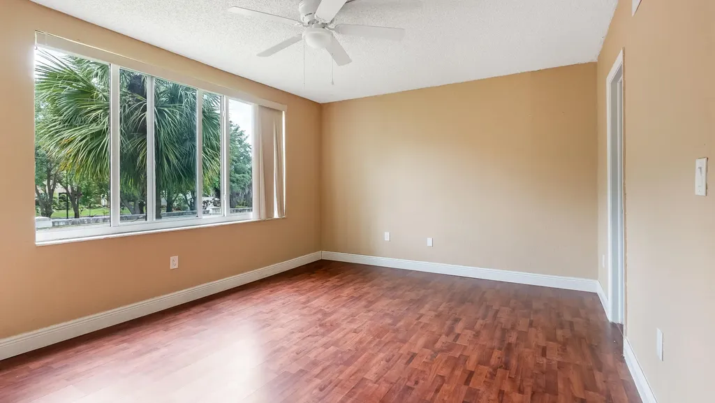 5935 Del Lago Circle Sunrise FL 33313