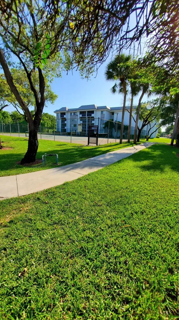 721 N Pine Island Road Plantation FL 33324