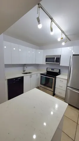 721 N Pine Island Road Plantation FL 33324