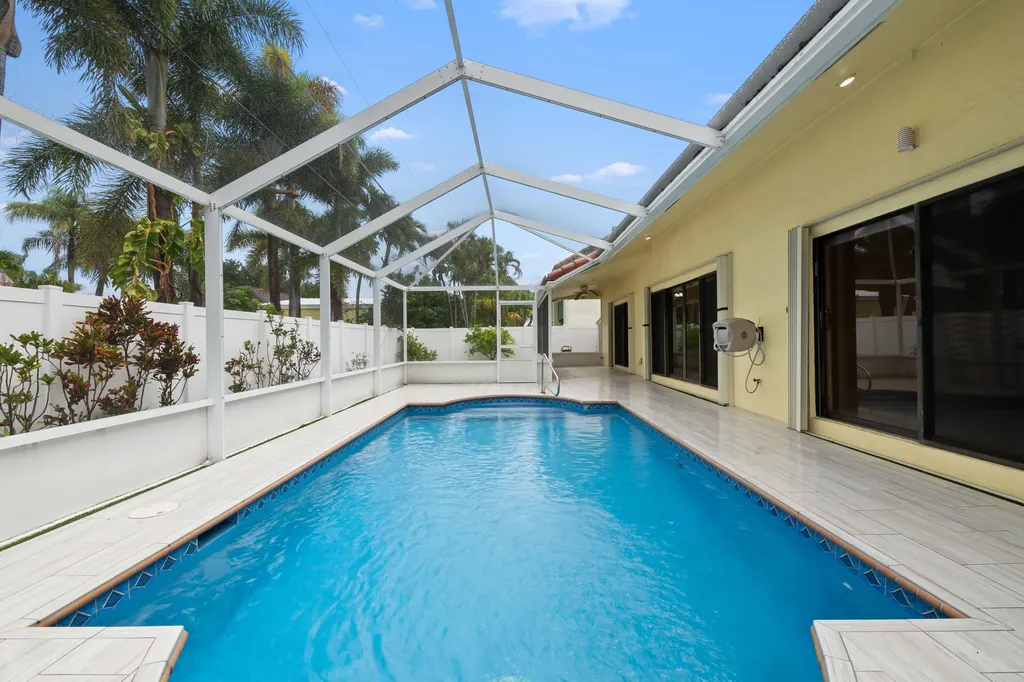 281 N Country Club Boulevard Boca Raton FL 33487