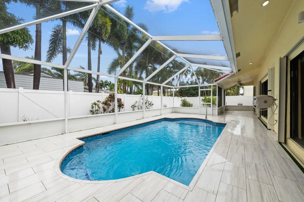 281 N Country Club Boulevard Boca Raton FL 33487