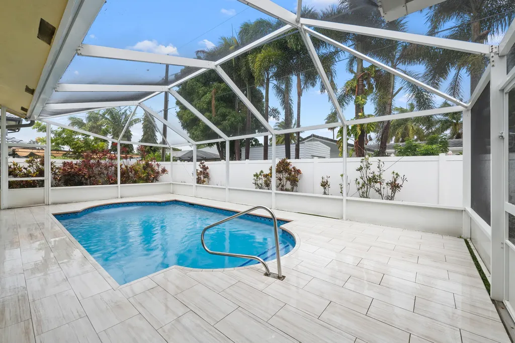 281 N Country Club Boulevard Boca Raton FL 33487