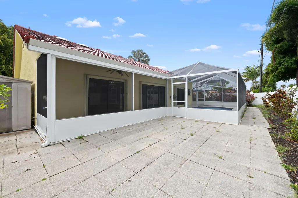 281 N Country Club Boulevard Boca Raton FL 33487