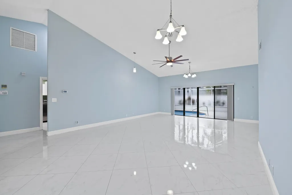 281 N Country Club Boulevard Boca Raton FL 33487