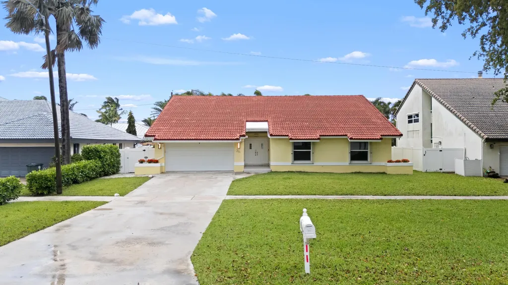 281 N Country Club Boulevard Boca Raton FL 33487