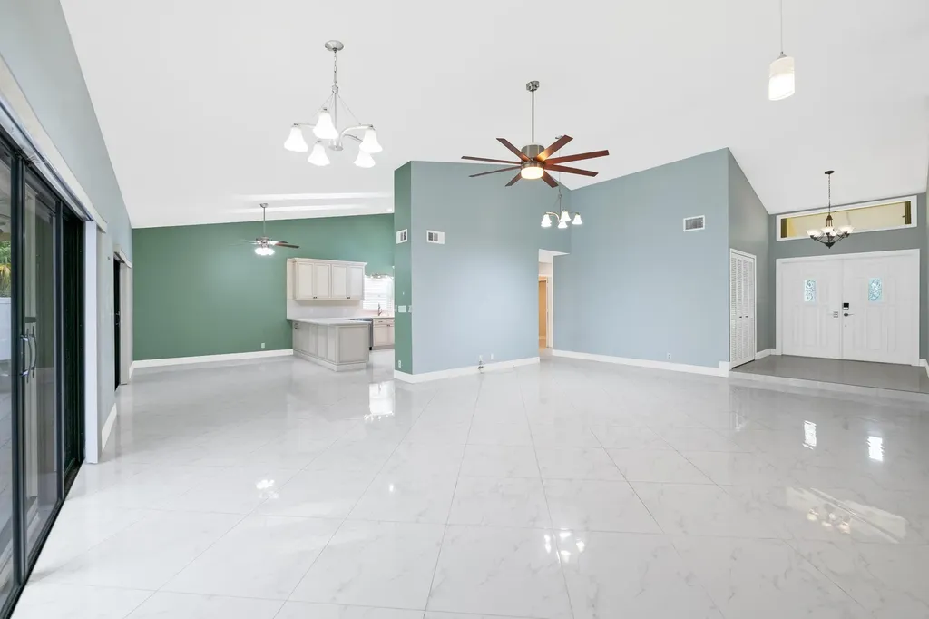 281 N Country Club Boulevard Boca Raton FL 33487