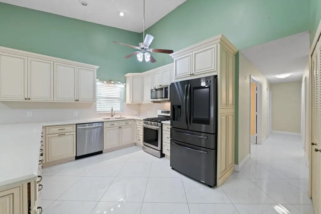 281 N Country Club Boulevard Boca Raton FL 33487