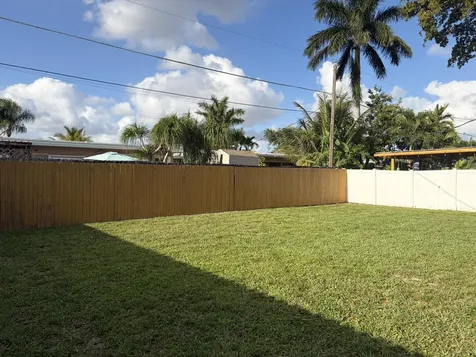 8881 NW 11th Street Pembroke Pines FL 33024