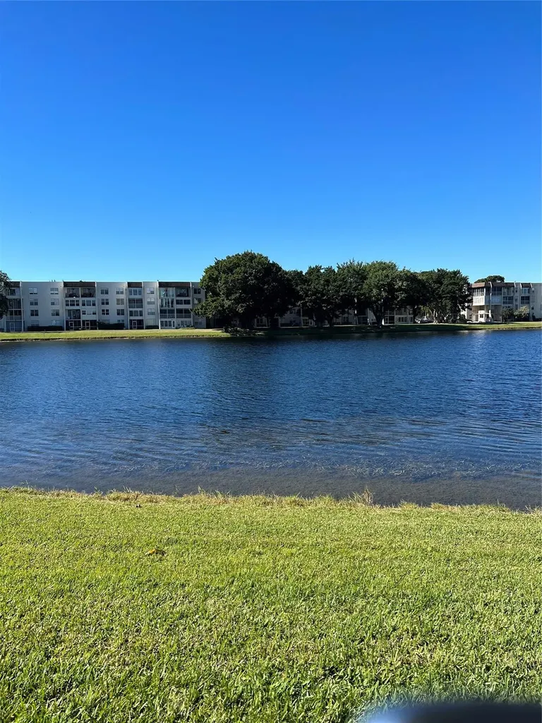1526 Whitehall Drive Davie FL 33324