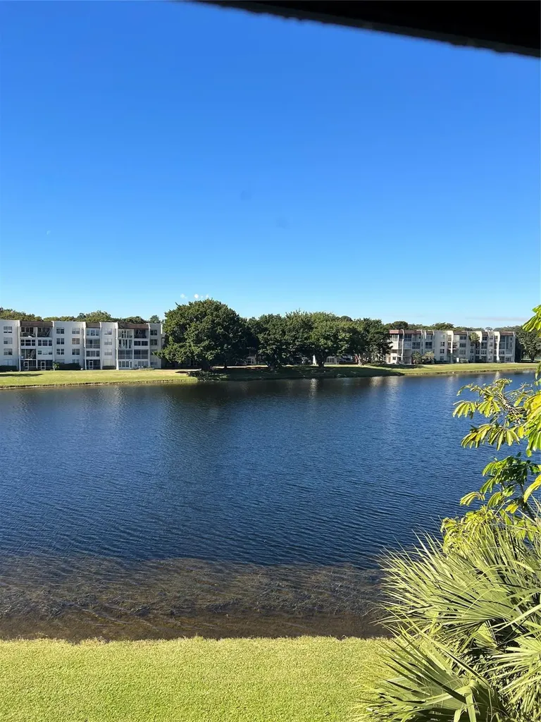 1526 Whitehall Drive Davie FL 33324