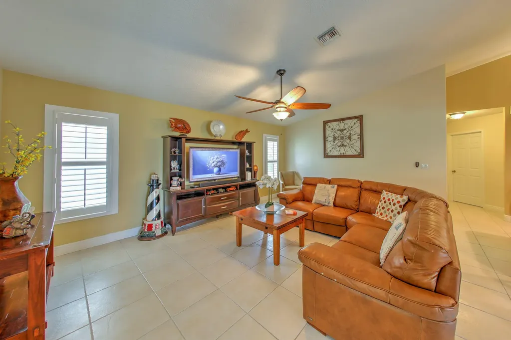2025 SE Allamanda Drive Port St Lucie FL 34952