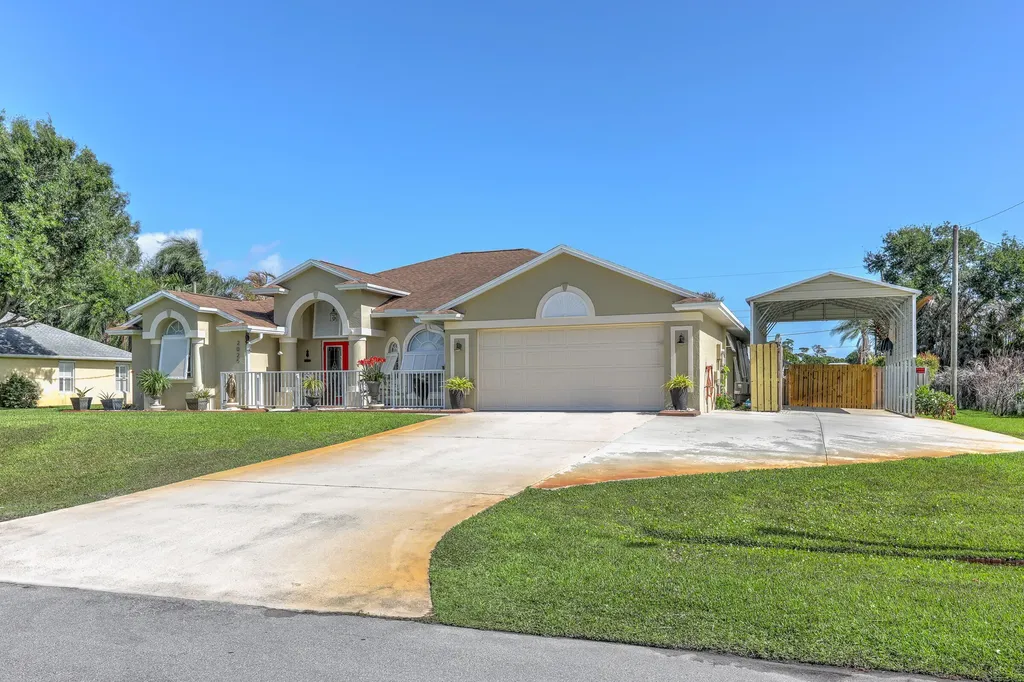 2025 SE Allamanda Drive Port St Lucie FL 34952