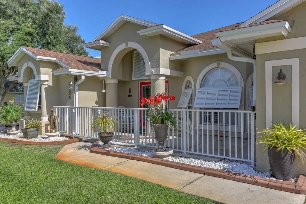 2025 SE Allamanda Drive Port St Lucie FL 34952