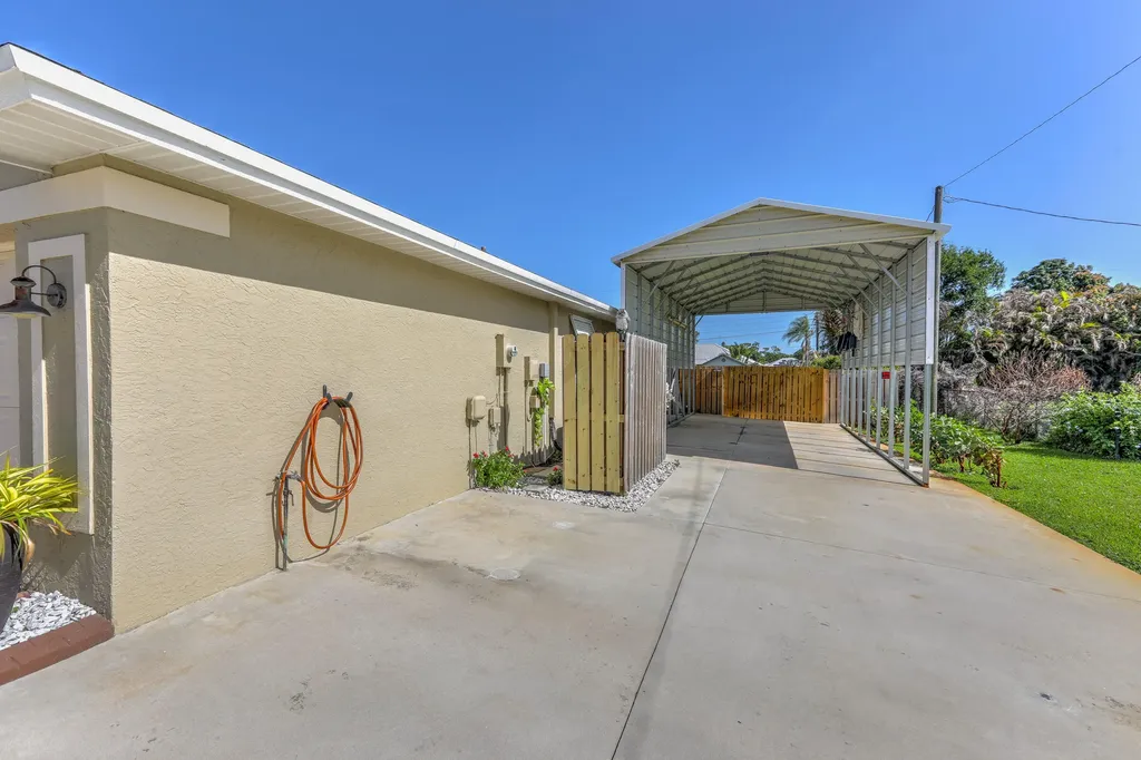 2025 SE Allamanda Drive Port St Lucie FL 34952