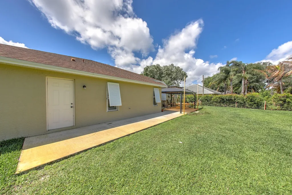 2025 SE Allamanda Drive Port St Lucie FL 34952