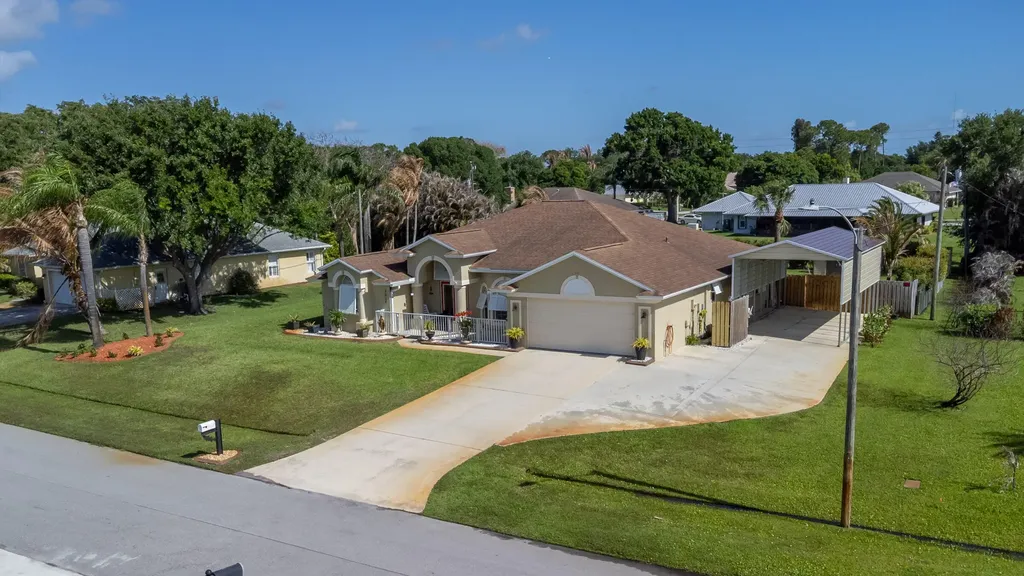 2025 SE Allamanda Drive Port St Lucie FL 34952