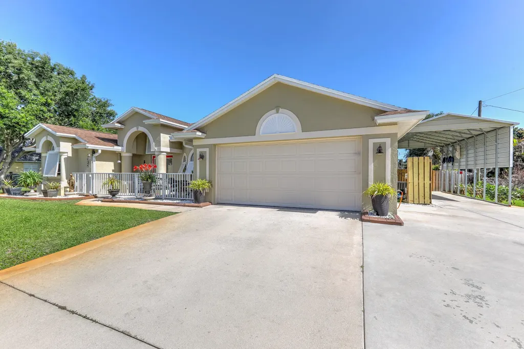 2025 SE Allamanda Drive Port St Lucie FL 34952