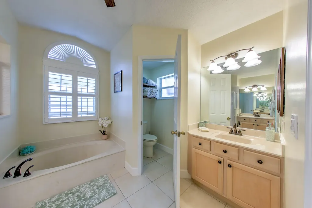 2025 SE Allamanda Drive Port St Lucie FL 34952