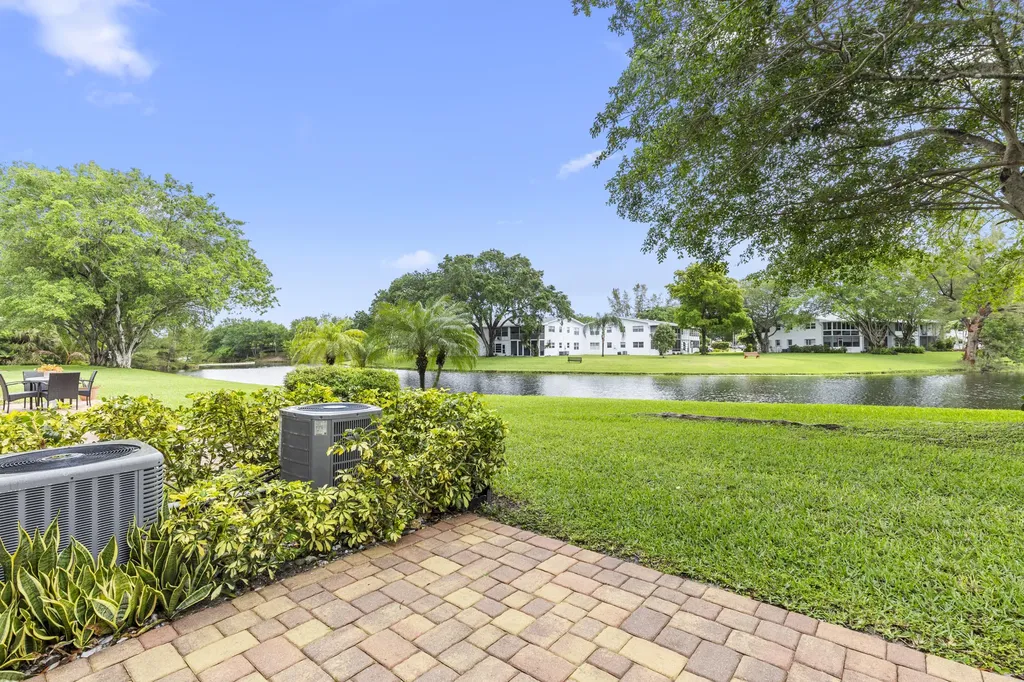 266 Ventnor S Deerfield Beach FL 33442