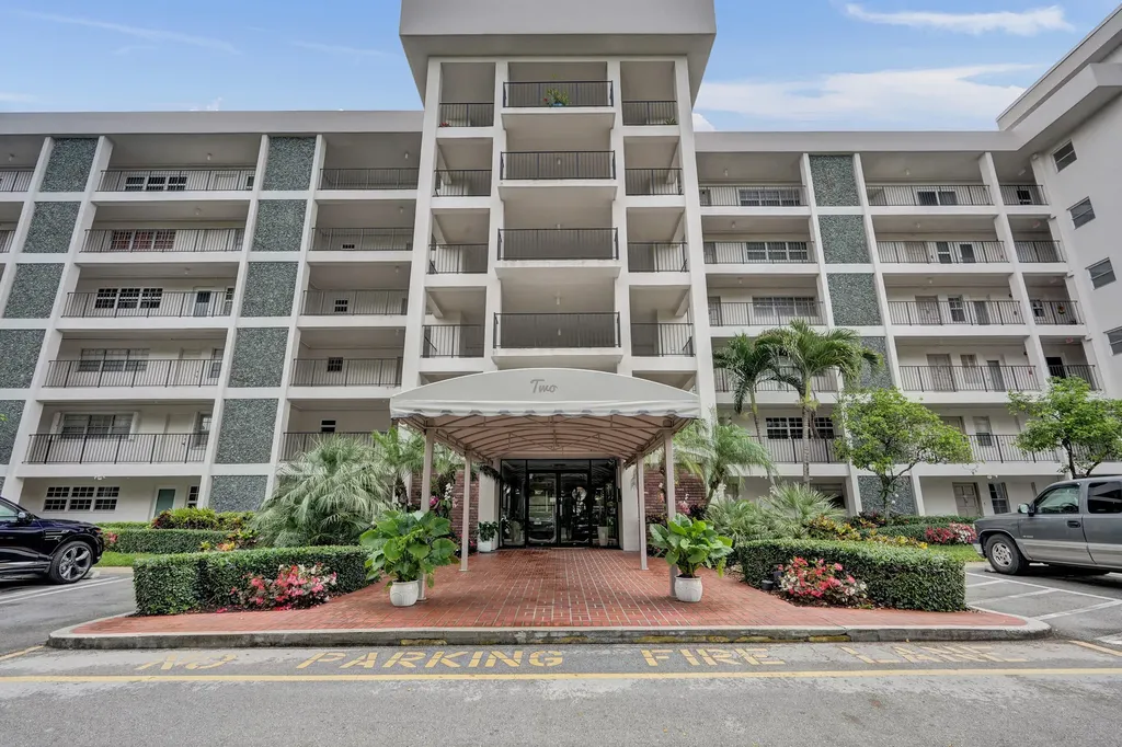 2850 N Palm Aire Drive Pompano Beach FL 33069