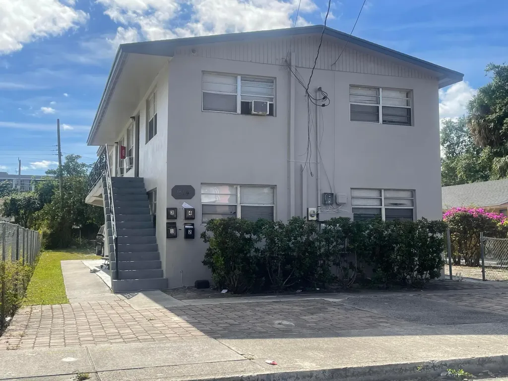 914 4th Street West Palm Beach FL 33401