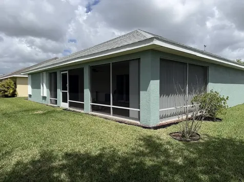 515 S Valencia Circle Circle SW Vero Beach FL 32968