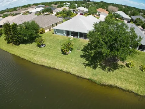 515 S Valencia Circle Circle SW Vero Beach FL 32968