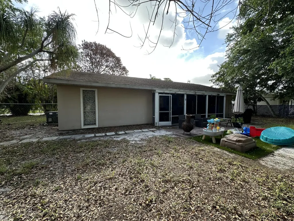 1818 SE Vesthaven Court Port St Lucie FL 34952