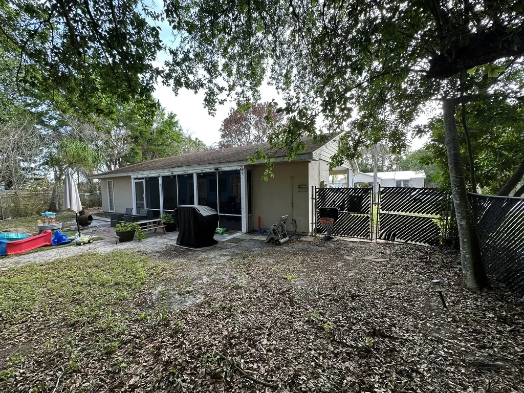 1818 SE Vesthaven Court Port St Lucie FL 34952