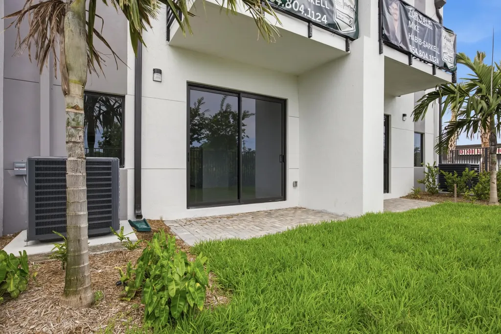 1544 NW 1st Avenue Pompano Beach FL 33060