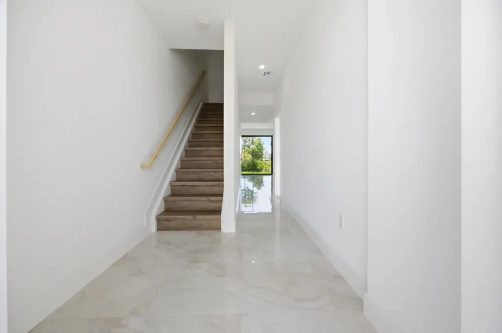 1546 NW 1st Avenue Pompano Beach FL 33060