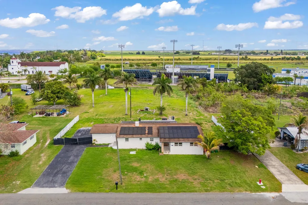 360 Kismet Avenue Pahokee FL 33476